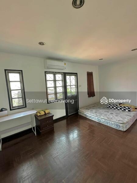 For Rent - 4-Bedroom Townhouse, Bangkok