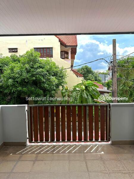 For Rent - 4-Bedroom Townhouse, Bangkok
