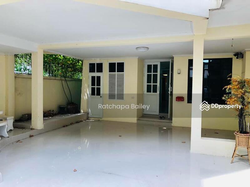 For Rent - 4-Bedroom Townhouse, Bangkok