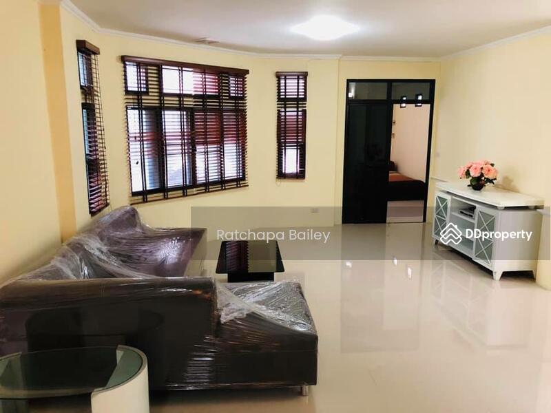 For Rent - 4-Bedroom Townhouse, Bangkok