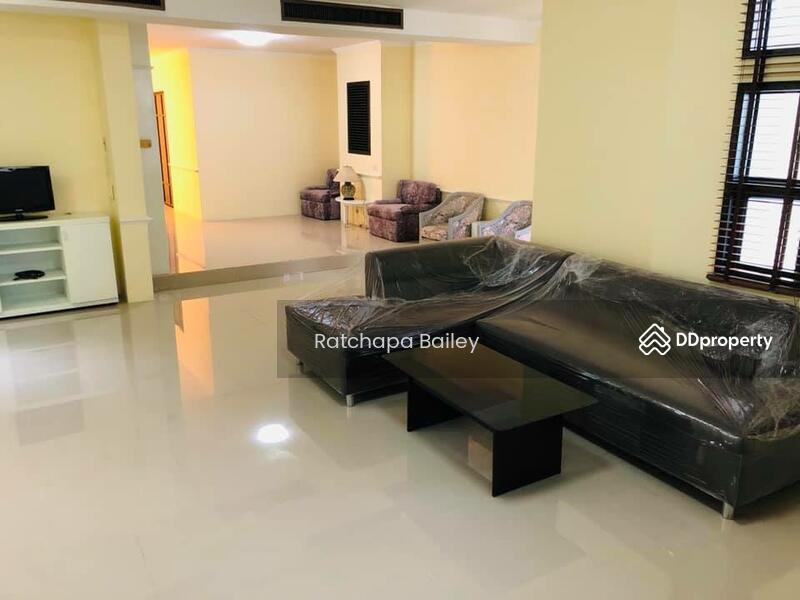 For Rent - 4-Bedroom Townhouse, Bangkok