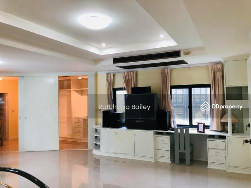 For Rent - 4-Bedroom Townhouse, Bangkok