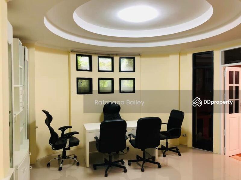 For Rent - 4-Bedroom Townhouse, Bangkok