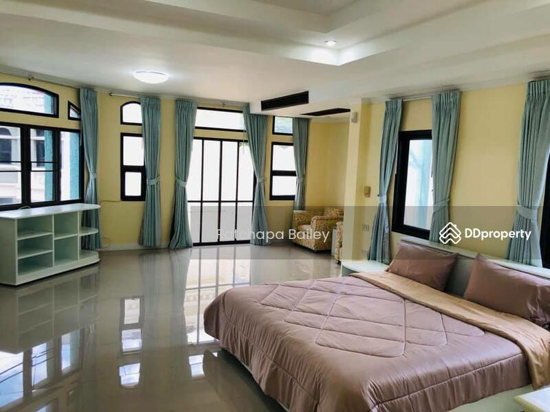 For Rent - 4-Bedroom Townhouse, Bangkok