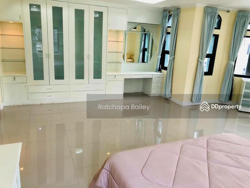 For Rent - 4-Bedroom Townhouse, Bangkok