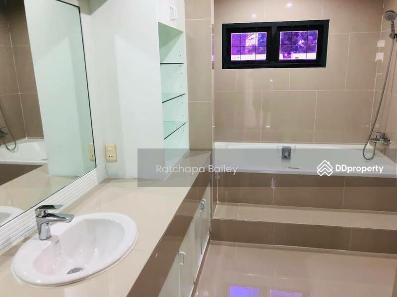 For Rent - 4-Bedroom Townhouse, Bangkok