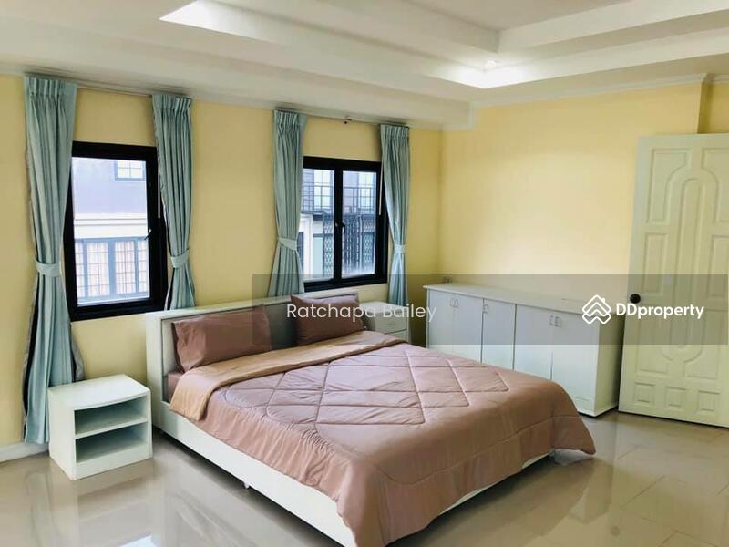 For Rent - 4-Bedroom Townhouse, Bangkok
