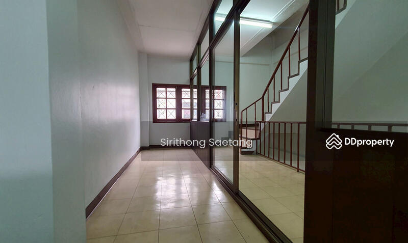 For Sale - Commercial building 4.5 story for sale in Soi Sihaburanukit 11, Min Buri, next to Min Buri Market, Bangkok