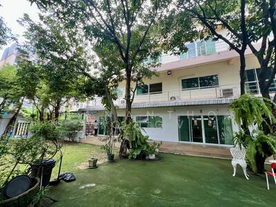 ขาย - ขายบ้านเดี่ยว 3 ชั้น ทำเลทองสุคนธสวัสดิ์ พร้อมพื้นที่สวนขนาดใหญ่ เหมาะสำหรับครอบครัวใหญ่ ใกล้โรงเรีย, กรุงเทพ