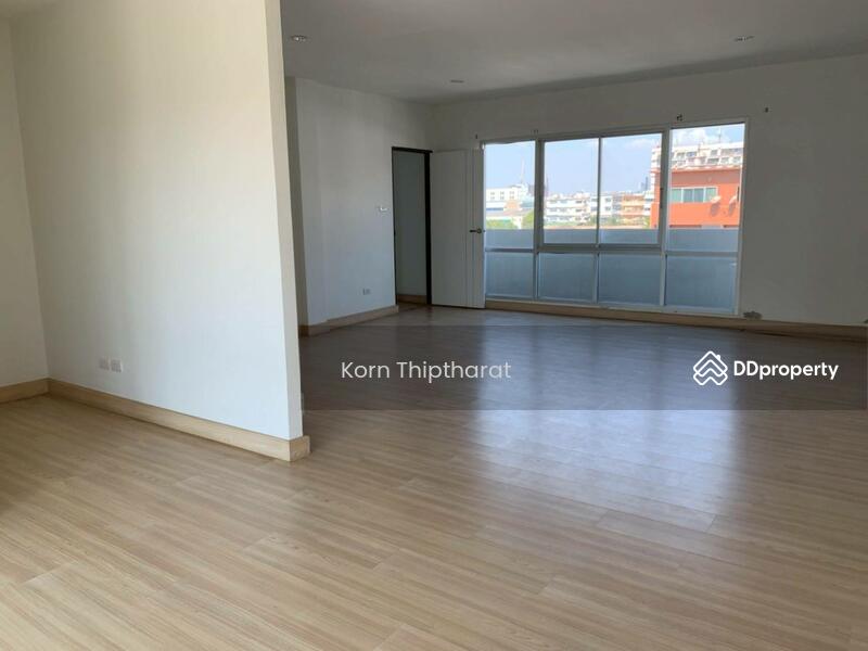 For Sale - ขายบ้าน -โฮมออฟฟิศ 4 ชั้น ( Home Office) 35 ตารางวา ซอย ลาดพร้าววังหิน 76, Bangkok