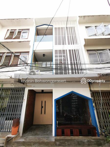 ขาย - 3-Br Townhouse near BTS Krung Thon Buri, กรุงเทพ