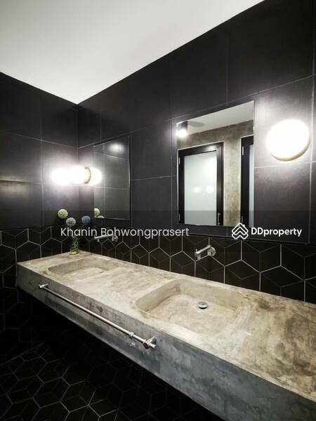 ขาย - 3-Br Townhouse near BTS Krung Thon Buri, กรุงเทพ
