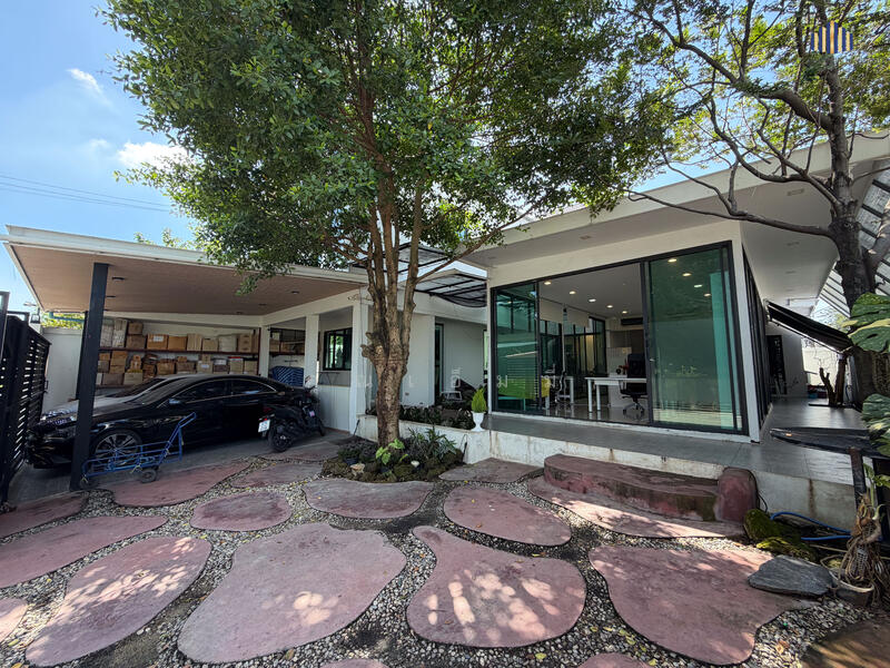 For Sale - “คุ้มค่า” ขายบ้านพร้อมโฮมออฟฟิศ–สำนักงาน สไตล์นอร์ดิก 100 ตร.วา, Pathum Thani