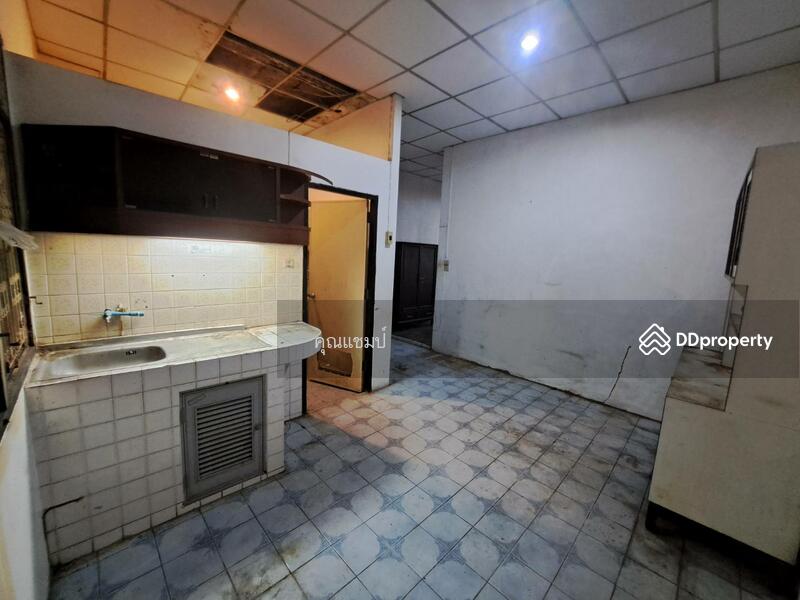 For Sale - ขายบ้านราคาต่ำกว่าตลาดสุดๆ ใกล้ MRT ภาวนา 850 ม. ซอยลาดพร้าว 41 ทาวน์เฮ้าส์ 2 ชั้น 17.5 ตรว, Bangkok