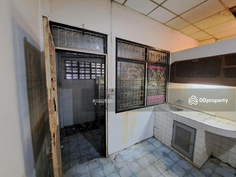 For Sale - ขายบ้านราคาต่ำกว่าตลาดสุดๆ ใกล้ MRT ภาวนา 850 ม. ซอยลาดพร้าว 41 ทาวน์เฮ้าส์ 2 ชั้น 17.5 ตรว, Bangkok