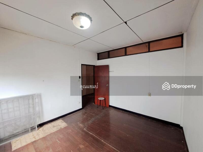 For Sale - ขายบ้านราคาต่ำกว่าตลาดสุดๆ ใกล้ MRT ภาวนา 850 ม. ซอยลาดพร้าว 41 ทาวน์เฮ้าส์ 2 ชั้น 22 ตรว, Bangkok