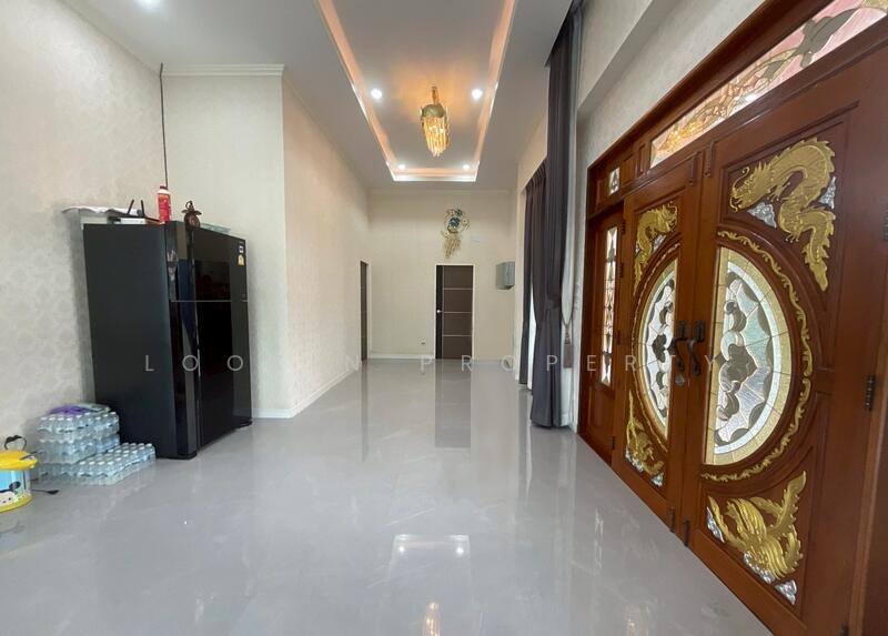 บ้านสวนสไตล์รีสอร์ตแนวพูลวิลล่า ความสุขครบจบในบ้านเดียว เพียง 10 ล้าน, Samut Sakhon, Khlong Ton, Ban Phaeo, Samut Sakhon, 6 Bedrooms, 375 sqm, Single Detached House For Sale, by Lookin property, 60179924 - DDproperty.com