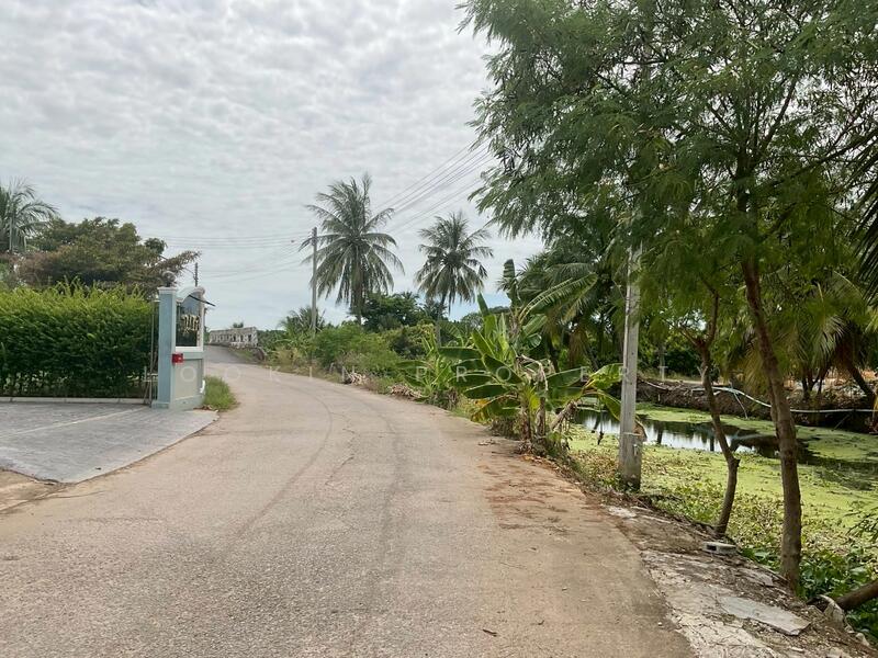 บ้านสวนสไตล์รีสอร์ตแนวพูลวิลล่า ความสุขครบจบในบ้านเดียว เพียง 10 ล้าน, Samut Sakhon, Khlong Ton, Ban Phaeo, Samut Sakhon, 6 Bedrooms, 375 sqm, Single Detached House For Sale, by Lookin property, 60179924 - DDproperty.com