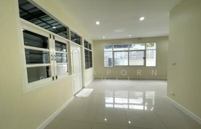 ขาย - ทาวน์เฮาท์ 3-ห้องนอน, กรุงเทพ