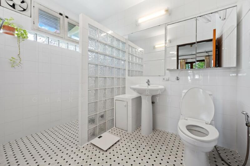 House in Sukhumvit, Bangkok, Phra Kanong, Khlong Toei, Bangkok, 5 Bedrooms, 550 sqm, Single Detached House For Sale, by Knight Frank Chartered (Thailand) Co.,Ltd, 60183777 - DDproperty.com