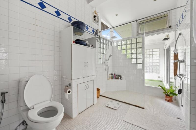 House in Sukhumvit, Bangkok, Phra Kanong, Khlong Toei, Bangkok, 5 Bedrooms, 550 sqm, Single Detached House For Sale, by Knight Frank Chartered (Thailand) Co.,Ltd, 60183777 - DDproperty.com