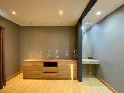 ขาย - ทาวน์เฮาท์ 3-ห้องนอน, กรุงเทพ