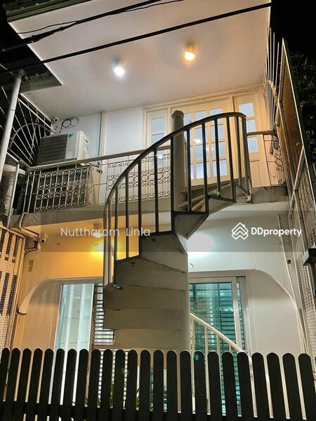 ขาย - 4-Br Townhouse near BTS Phra Khanong, กรุงเทพ