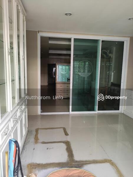 ขาย - 4-Br Townhouse near BTS Phra Khanong, กรุงเทพ