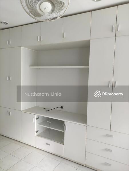 ขาย - 4-Br Townhouse near BTS Phra Khanong, กรุงเทพ