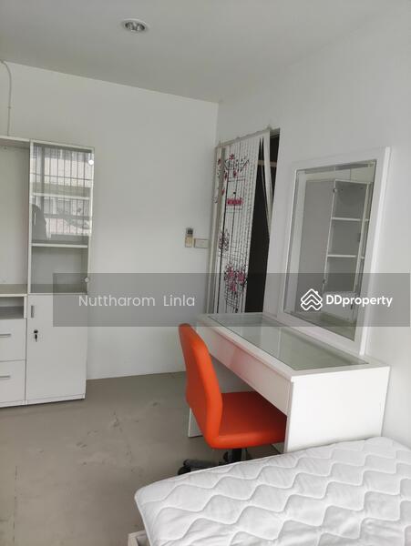 ขาย - 4-Br Townhouse near BTS Phra Khanong, กรุงเทพ