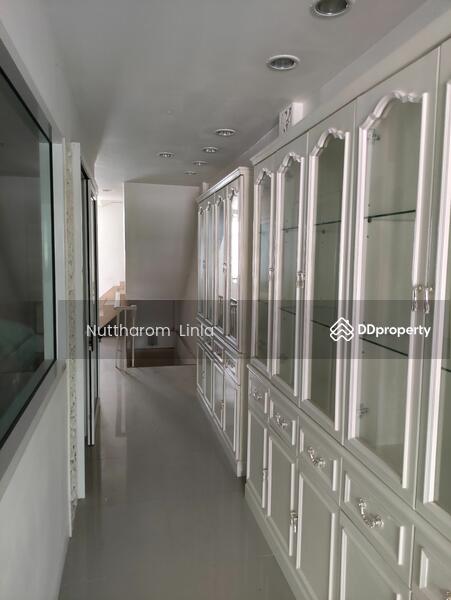 ขาย - 4-Br Townhouse near BTS Phra Khanong, กรุงเทพ