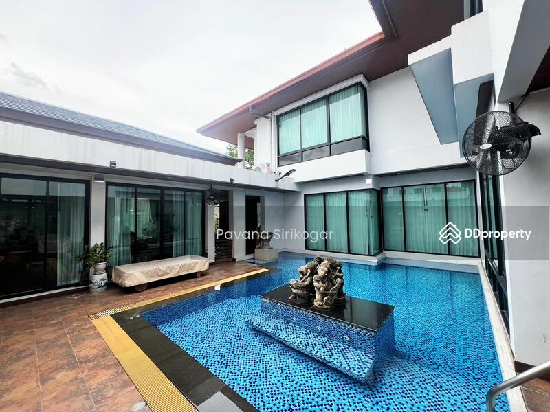 ขาย - 6-Br House near BTS Ekkamai, กรุงเทพ