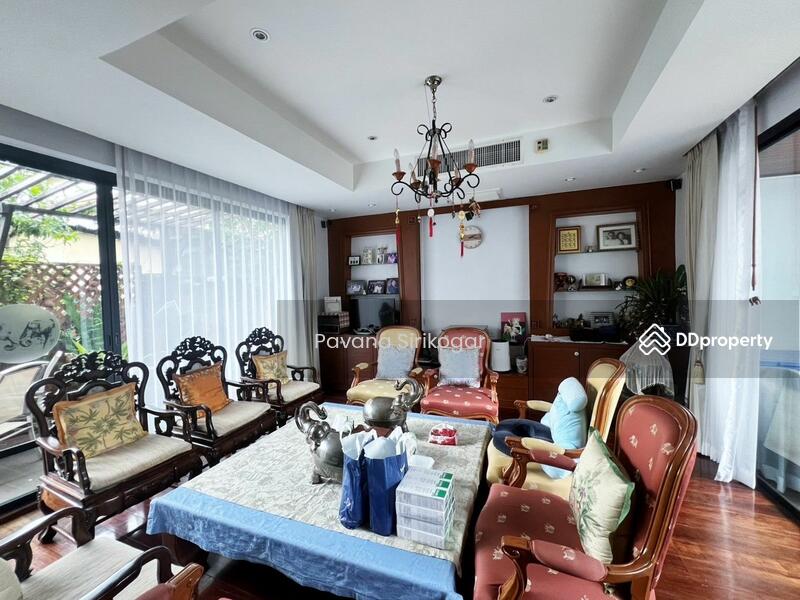 ขาย - 6-Br House near BTS Ekkamai, กรุงเทพ