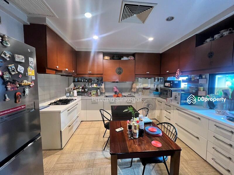 ขาย - 6-Br House near BTS Ekkamai, กรุงเทพ