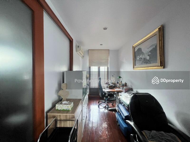 ขาย - 6-Br House near BTS Ekkamai, กรุงเทพ