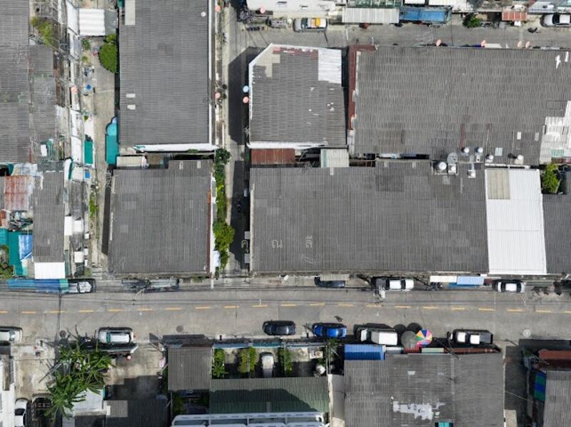 For Sale - สุดคุ้ม ! หลังมุม !! ขายอาคารพาณิชย์ 2 ชั้น ซอยจันทร์ 32 20.5 ตร.วา 2 นอน 1 น้ำ 3 จอด, Bangkok