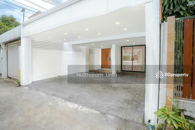 For Sale - 3-Br House near BTS Ekkamai (1020131), Bangkok