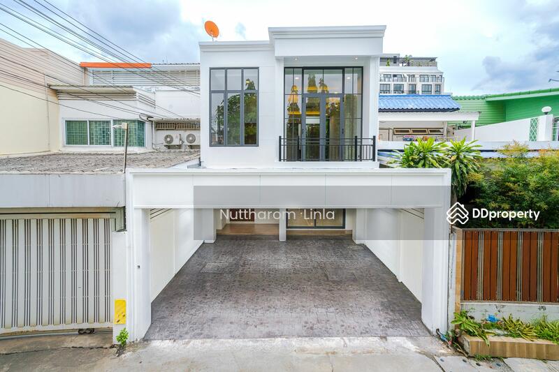 For Sale - 3-Br House near BTS Ekkamai (1020131), Bangkok