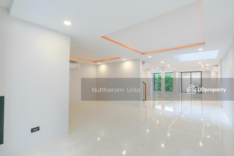For Sale - 3-Br House near BTS Ekkamai (1020131), Bangkok