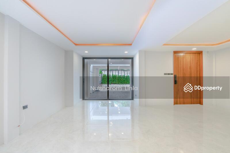 For Sale - 3-Br House near BTS Ekkamai (1020131), Bangkok