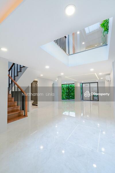 For Sale - 3-Br House near BTS Ekkamai (1020131), Bangkok