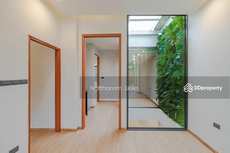 For Sale - 3-Br House near BTS Ekkamai (1020131), Bangkok