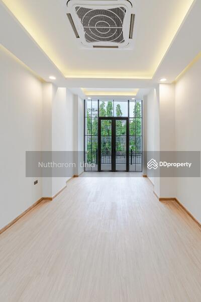 For Sale - 3-Br House near BTS Ekkamai (1020131), Bangkok