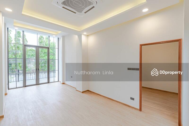 For Sale - 3-Br House near BTS Ekkamai (1020131), Bangkok