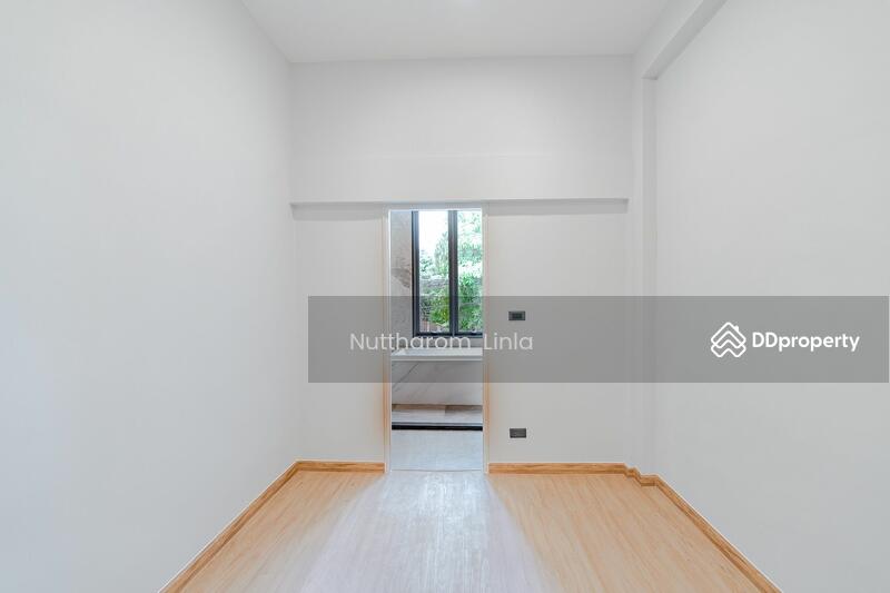 For Sale - 3-Br House near BTS Ekkamai (1020131), Bangkok