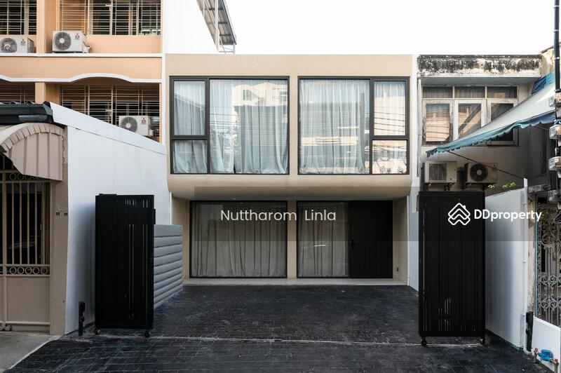 ขาย - 3-Br House near BTS Surasak (2069559), กรุงเทพ