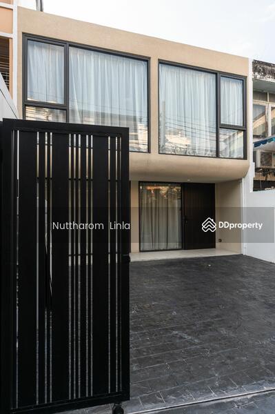 ขาย - 3-Br House near BTS Surasak (2069559), กรุงเทพ