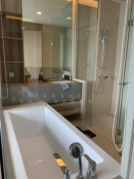 The Esse Asoke, Bangkok, 333 Soi Sukhumvit 21, Sukhumvit Road, Khlongtoei Nua, Watthana, Bangkok, 1 Bedroom, 47 sqm, Condo For Rent, by Tanakrit Chotbuddkayan, 60190490 - DDproperty.com