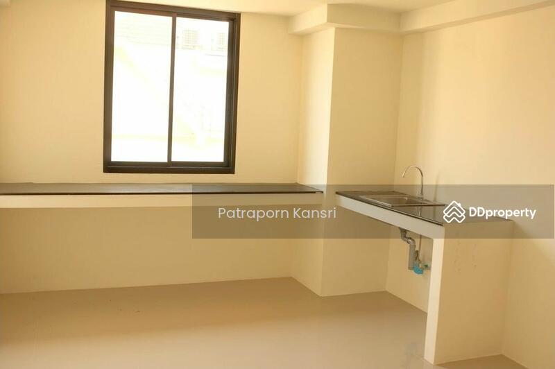 ให้เช่า - 3-Br Townhouse in Bang Phong Phang (1851318), กรุงเทพ