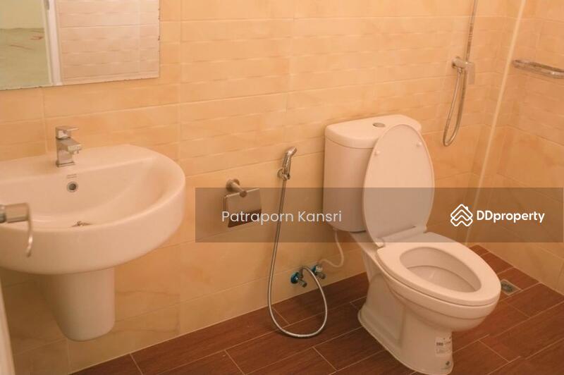 ให้เช่า - 3-Br Townhouse in Bang Phong Phang (1851318), กรุงเทพ